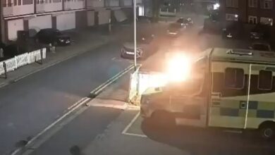 حريق بسيارات إسعاف في لندن