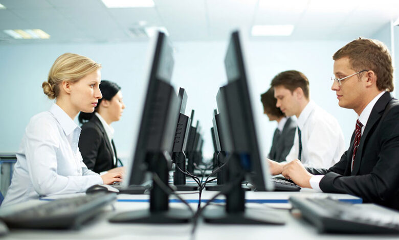 الاعتداء على موظف عام